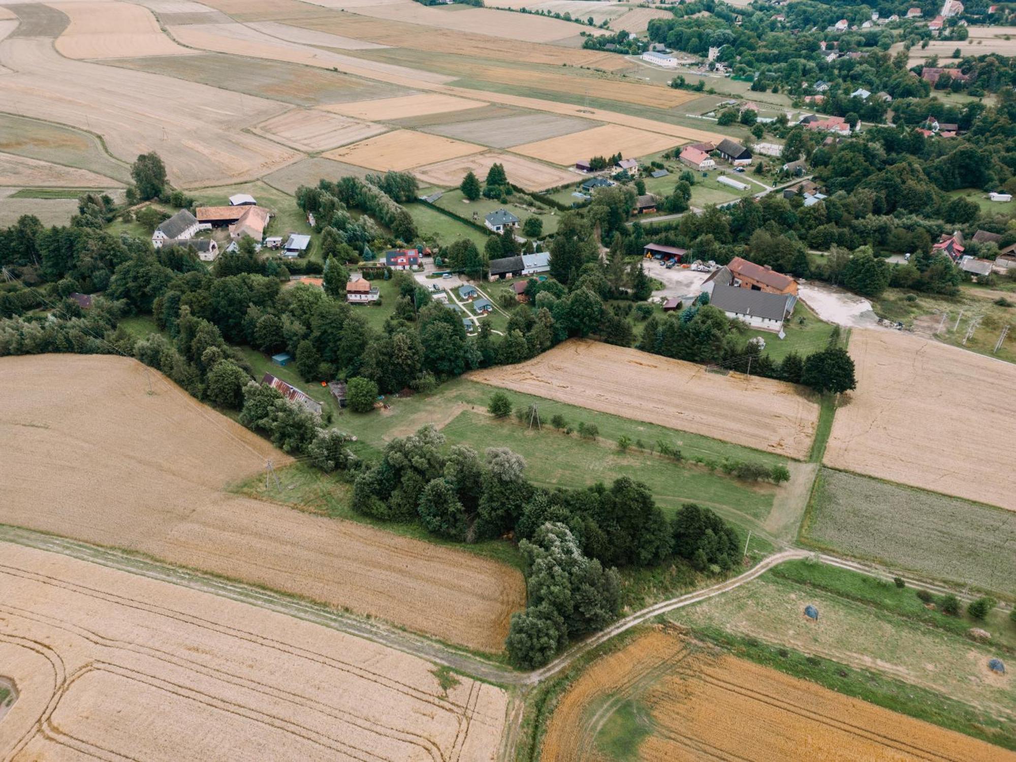 Domek Caloroczny Na Wylacznosc Niebieska Osada Nad Gorskim Potokiem Stary Waliszow 외부 사진