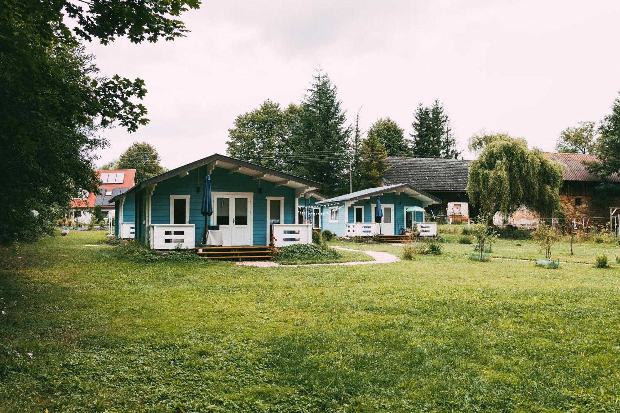Domek Caloroczny Na Wylacznosc Niebieska Osada Nad Gorskim Potokiem Stary Waliszow 외부 사진